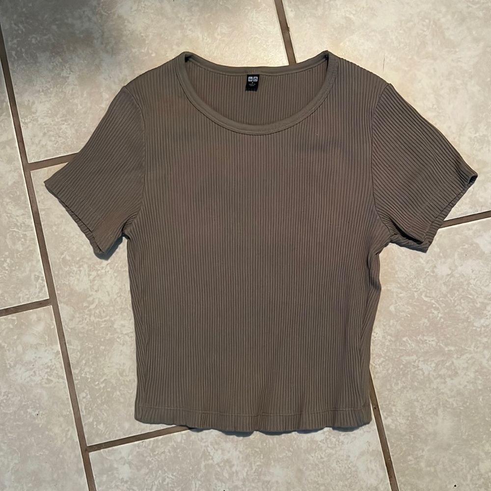 UNIQLO Cropped Ribbed Tee